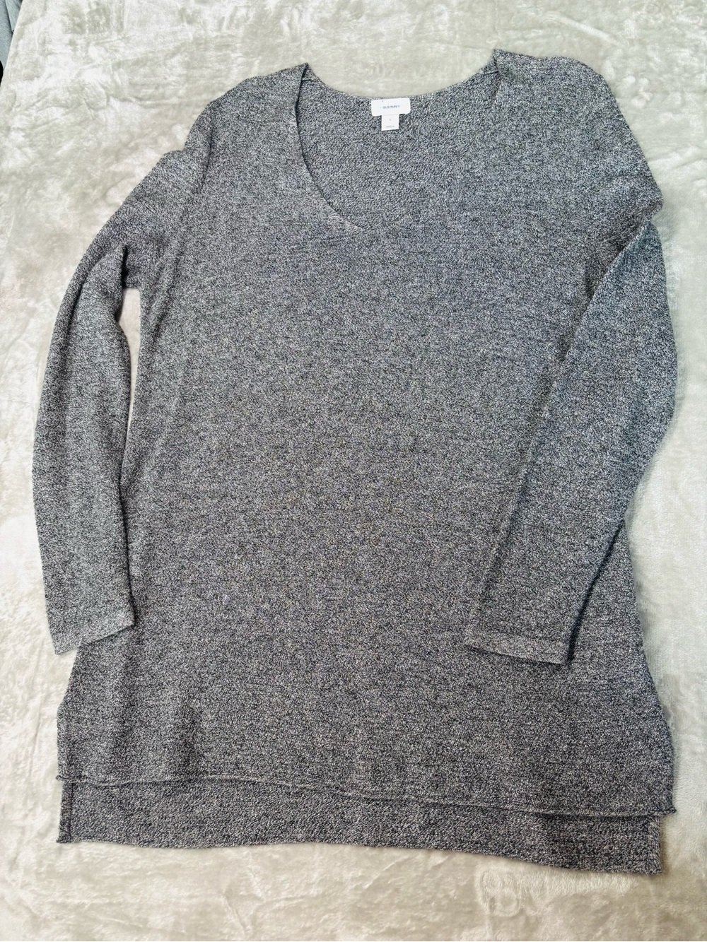 Old Navy Women's Heather Gray V-Neck Long Sleeve Sweater